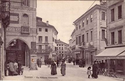 Cartolina storica di Treviso in Via Vittorio Emanuele.