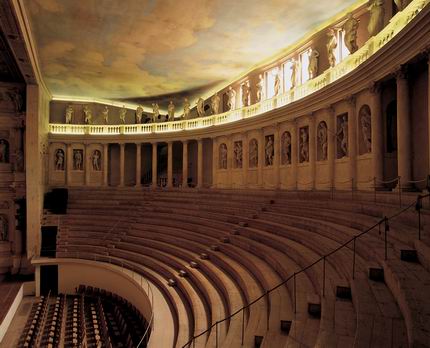 Opera architettonica sublime di Andrea Palladio: il Teatro Olimpico di Vicenza!