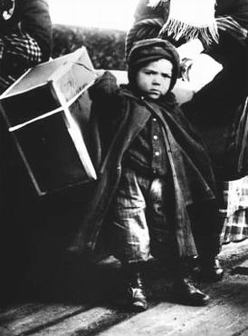 Ritratto di Piccolo emigrante italiano ad Ellis Island