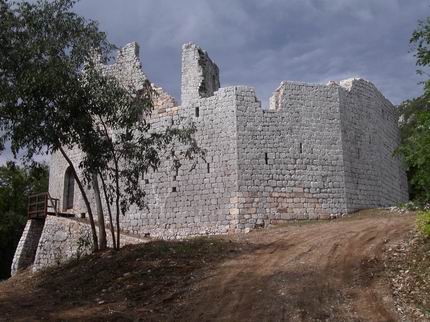 Castello di Toppo Foto tratta dal sito del Comune di Travesio