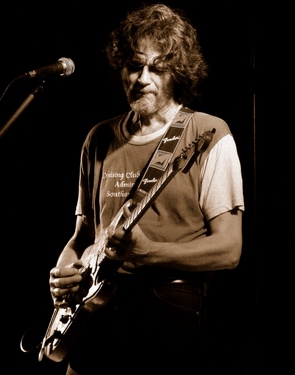 Tolo Marton live foto by Giuseppe Borsoi