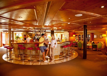 il bar girevole del Dolomiten Wellness Residenz Mirabell