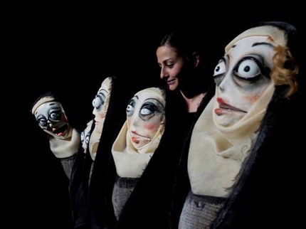 "La semplicità ingannata" di e con Marta Cuscunà