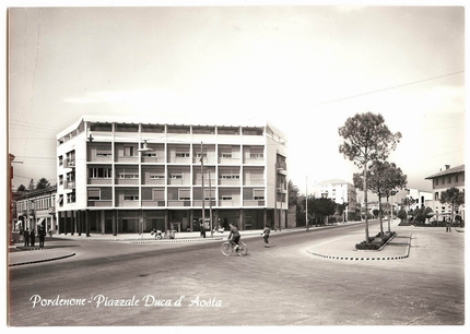 Piazza Duca d'aosta e Magazzini 1960 foto fornita da Clelia Delponte