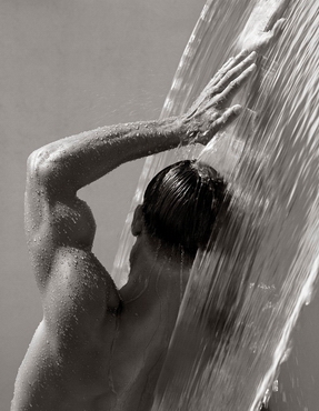 Waterfall IV Herb Ritts concessa dall'Ufficio Stampa